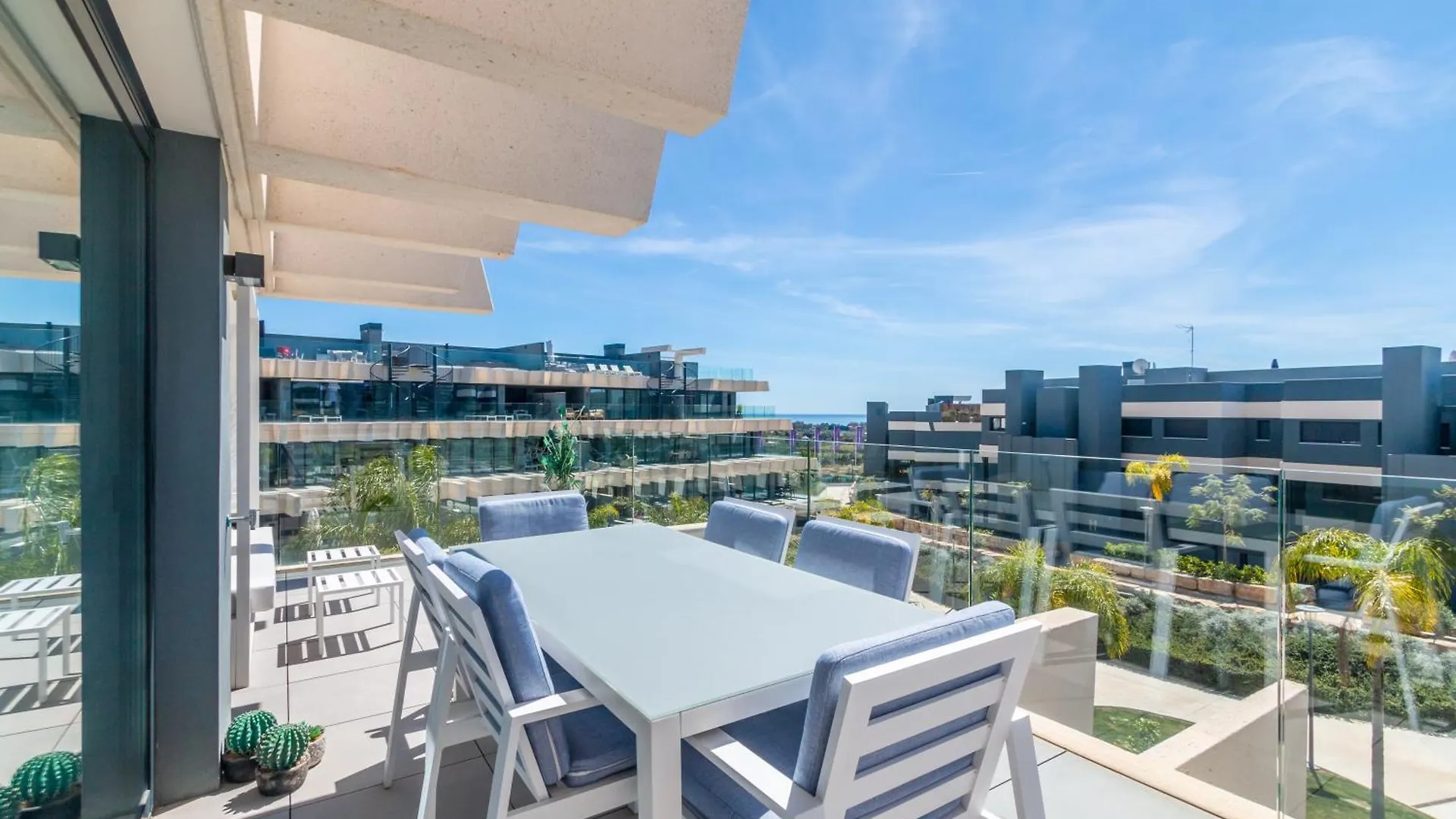 Oasis 325 First Floor Apartment Estepona