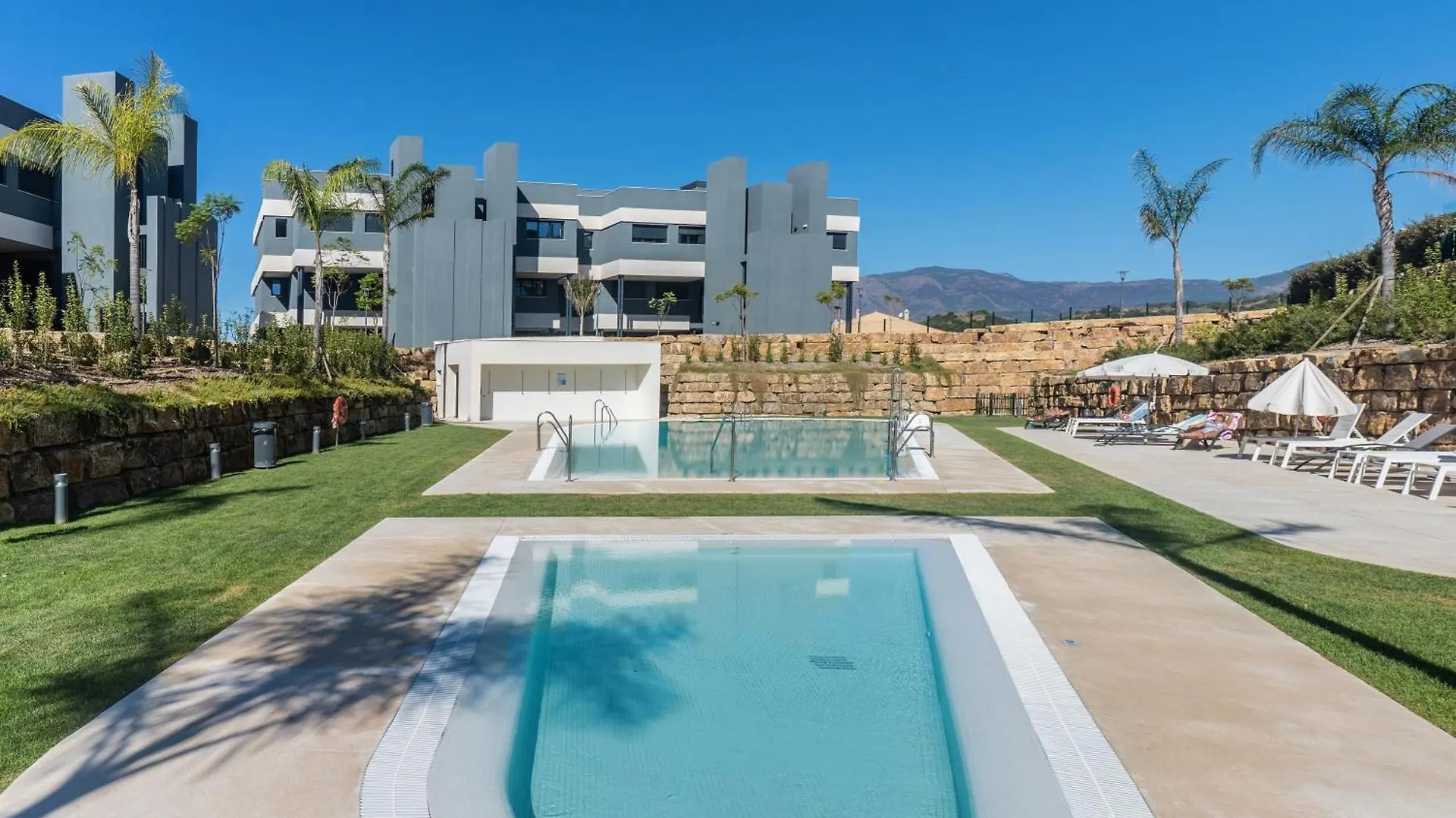 Oasis 325 First Floor Apartment Estepona
