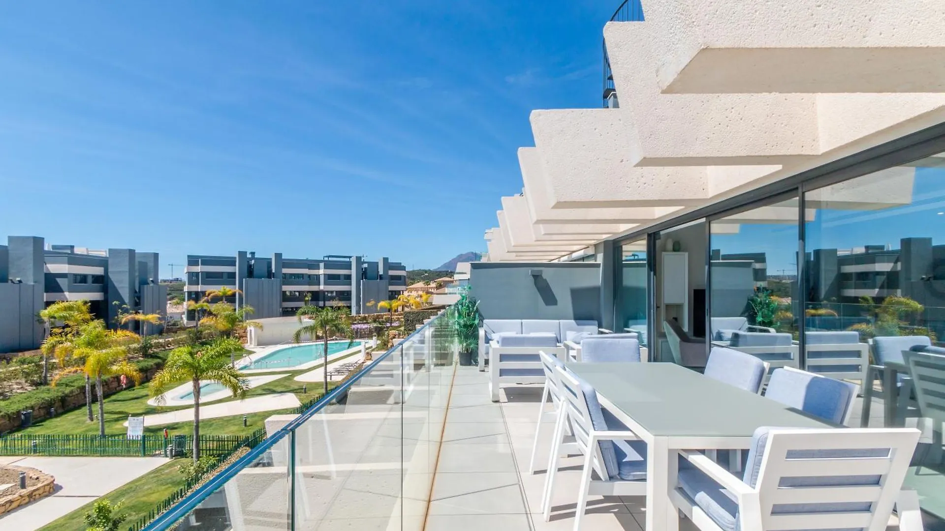 Oasis 325 First Floor Apartment Estepona 0*,