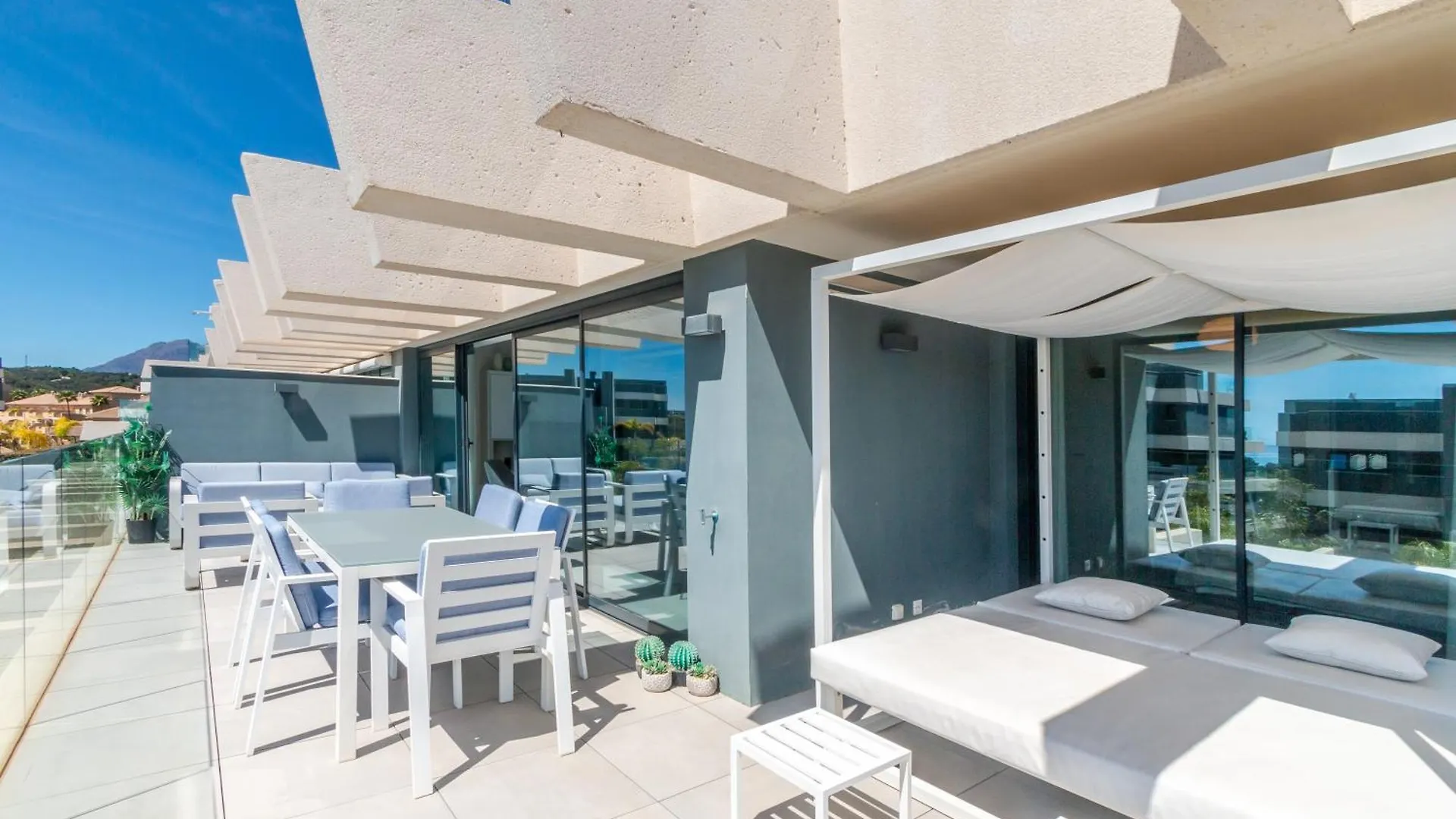 Oasis 325 First Floor Apartment Estepona Spain
