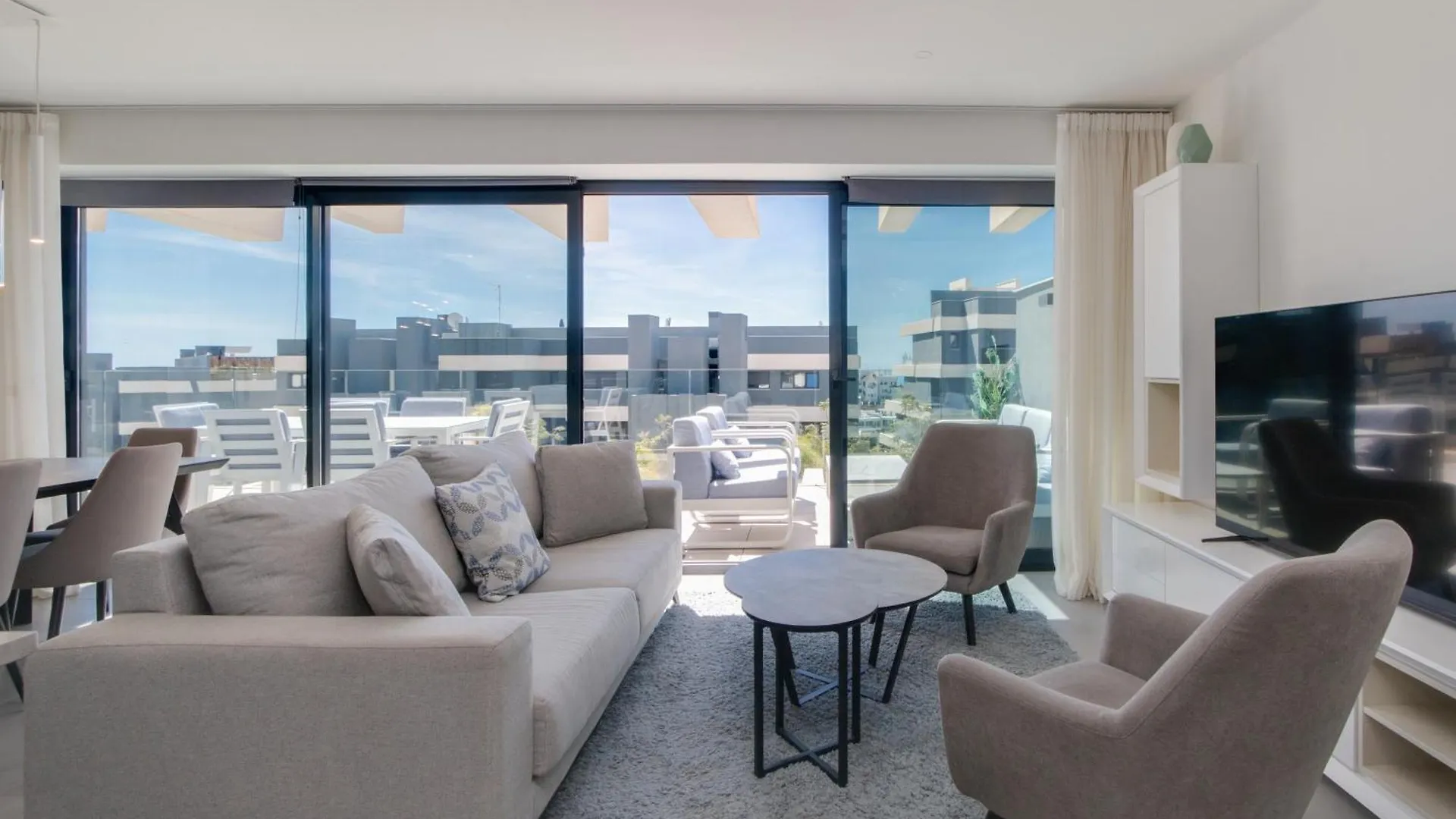 Oasis 325 First Floor Apartment Estepona