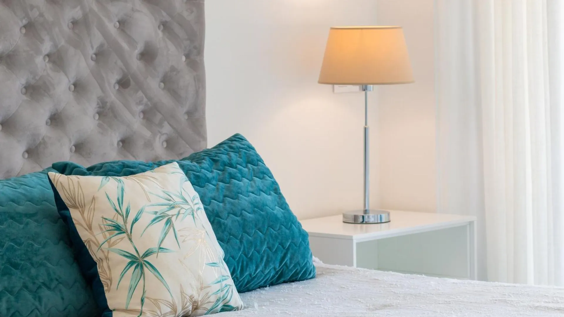 Oasis 325 First Floor Apartment Estepona